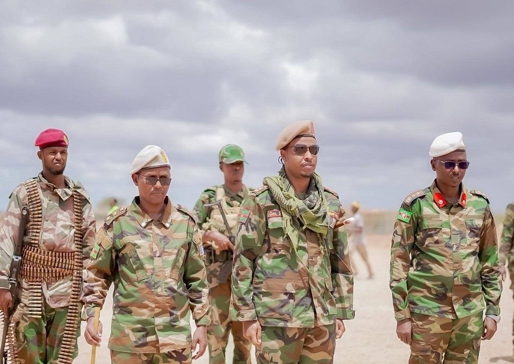 Taliyaha Ciidanka Dhulka oo ku sugan Degmada Baardheere.jpg